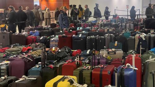 هزاران مسافر سرگردان در فرودگاههای آمریکا و اذعان به نقص سیستم یک شرکت هوایی