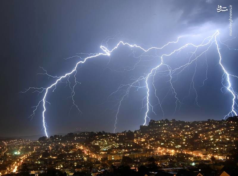  فیلم/ وقوع رعد و برق قدرتمند در عربستان