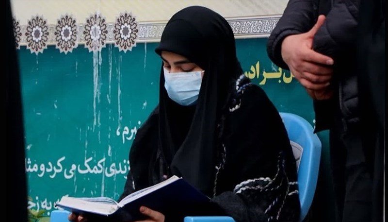 حضور فرزندان حاج قاسم بر سر مزار پدر