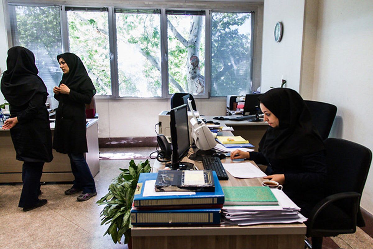  پیگیری کاهش ساعت کاری کارمندان «زن»