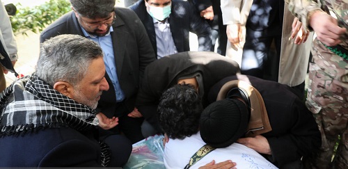 عکس/ توسل وزیر کار به شهید گمنام