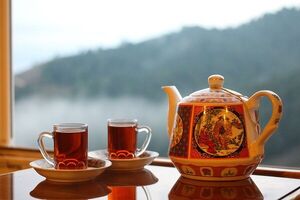 مضرات خوردن چای با توت و خرما