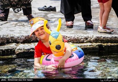 عکس/ آب تنی در چشمه علی 