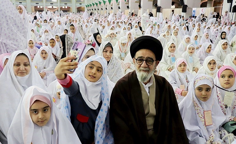 سلفی متفاوت با امام جمعه