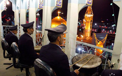 فیلم/ نقاره‌زنی شب میلاد حضرت فاطمه زهرا (س)