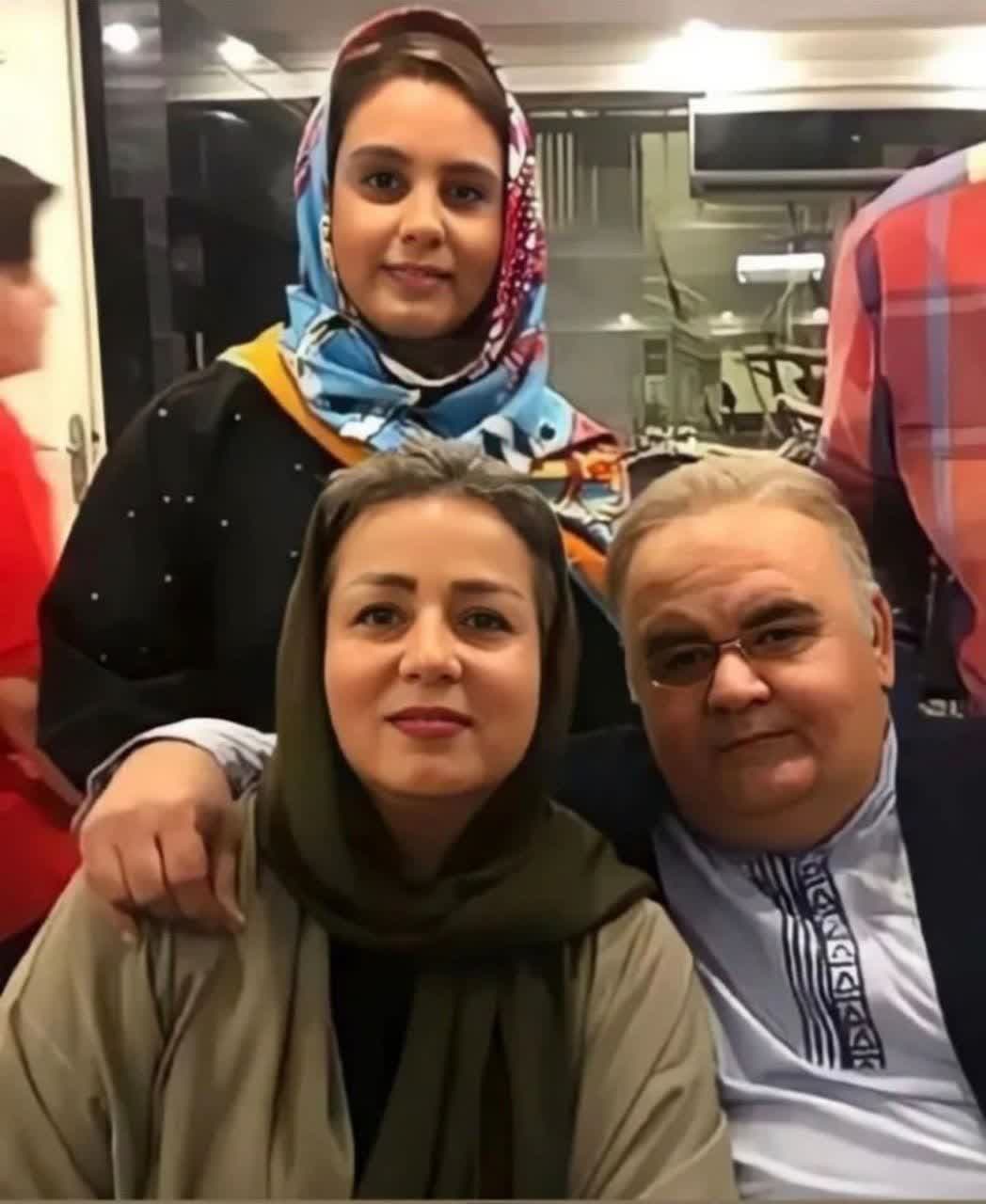 عکس/ اکبر عبدی درکنار خانواده‌اش
