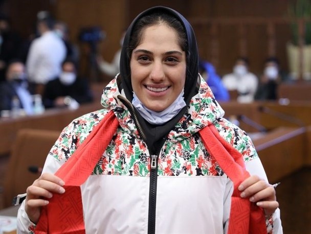 سفر شبانه دختر اسکی باز به اروپا در غیاب آقای رئیس؛ پرچمدار ناگهان رفت