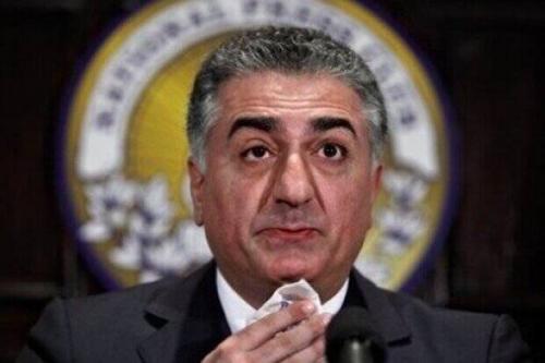 به این دلقک وکالت ندهید