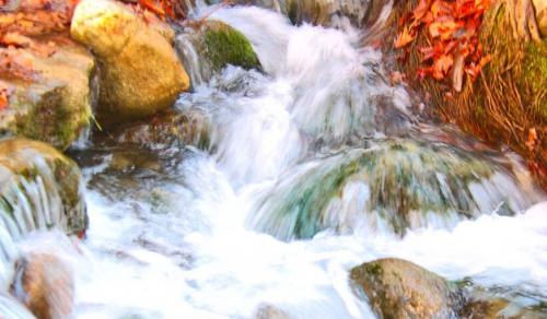 طبیعت زیبای سراب دربند صحنه