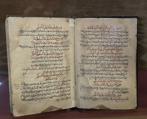 نمایش نسخه‌های خطی نهج‌البلاغه 