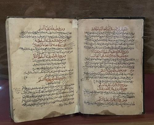 نمایش نسخه‌های خطی نهج‌البلاغه 