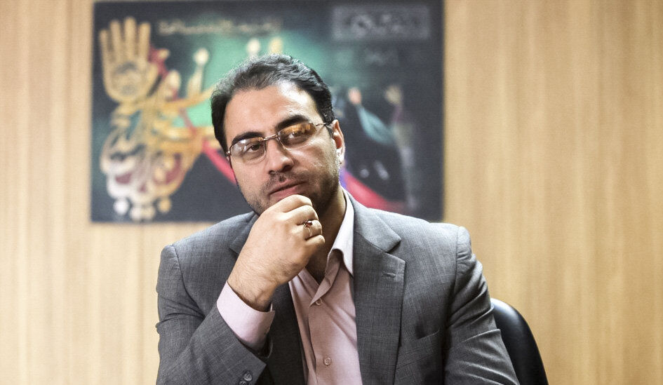 نشان قلم مقدس روزنامه نگار تراز انقلاب اسلامی رونمایی شد
