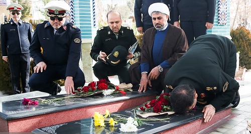 عکس/ عشق رادان به شهدا