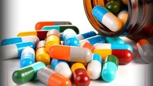 وزیر بهداشت: قیمت دارو افزایش نمی‌یابد