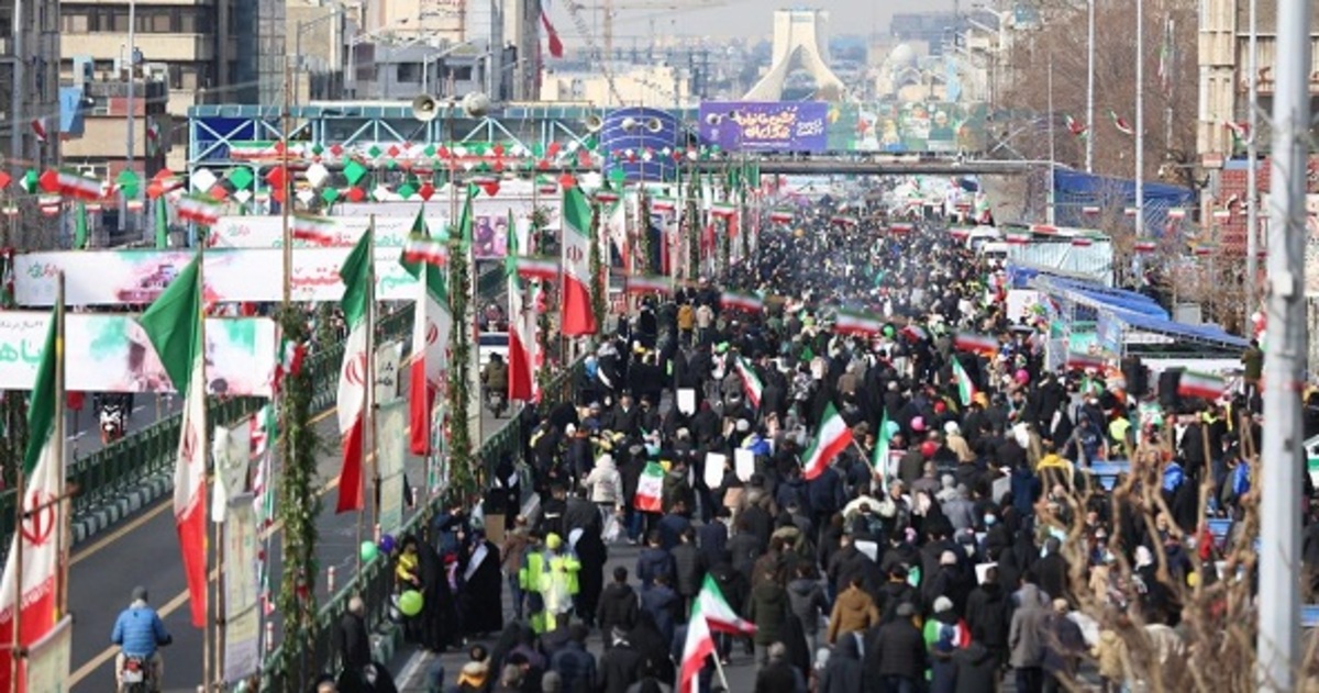  سیل جمعیت در خیابان آزادی تهران