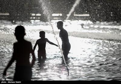 عکس/ آب بازی در میدان امام خمینی(ره) اصفهان 