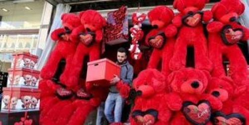 «ولنتاین» یک رسم و رسوم خنده دار برای کاسبی!