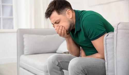  بالا آوردن خون از گلو نشانه چیست؟