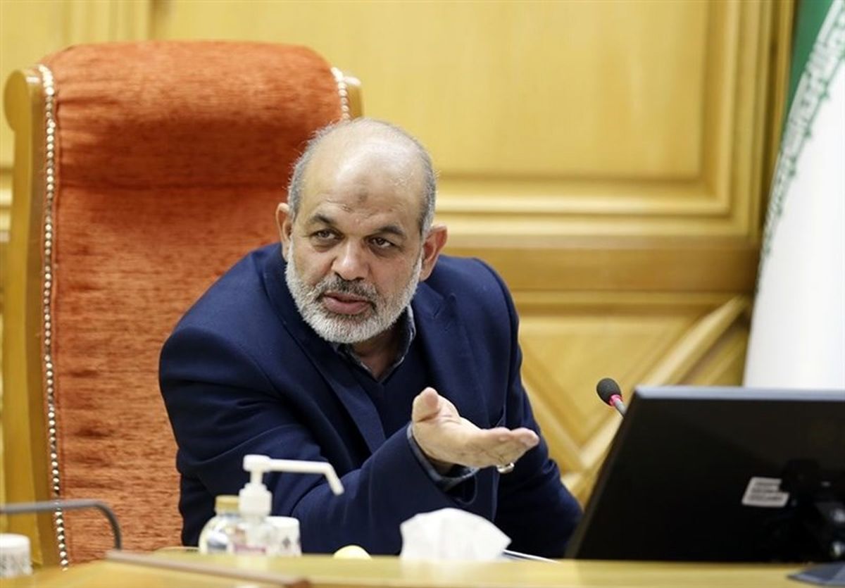 واکنش وزیر کشور به انتشار عکس پرویز ثابتی 