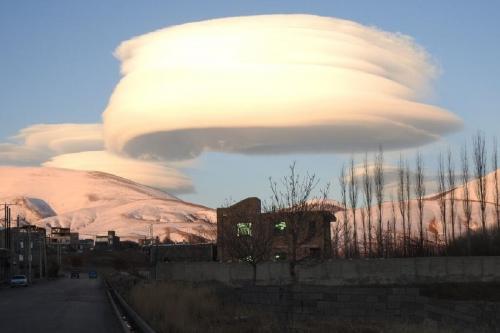 ماجرای مشاهده ابرهای عجیب در آسمان خلخال چه بود؟/ ابرها خبر از وقوع زلزله می‌دهند! 