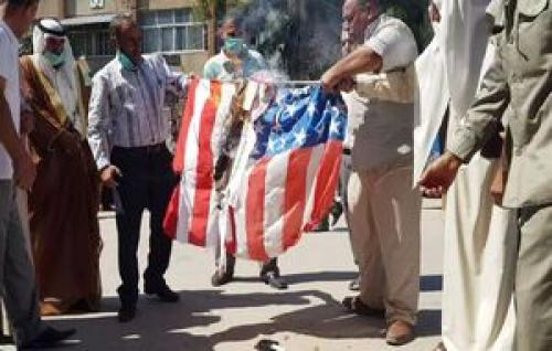  تونسی ها پرچم آمریکا را به آتش کشیدند
