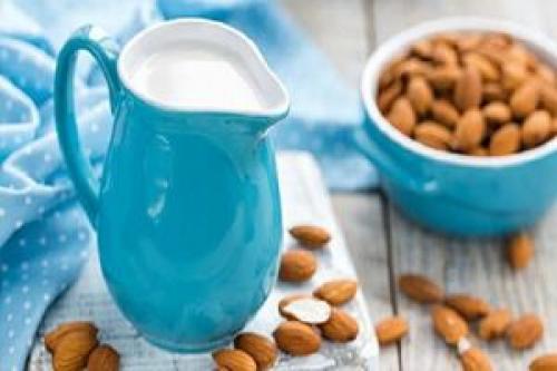  نوشیدنی‌هایی که می‌توانند جایگزین شیر شوند