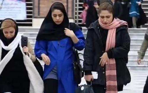 چرا روسریت رو برنمی‌داری؟