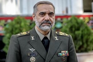 وزیر دفاع به هند سفر کرد