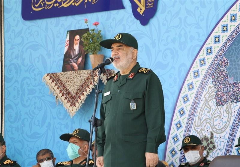  سرلشکر سلامی: جوانان ایرانی غیرتمندانه و جوانمردانه پا به رکاب ولایت ‌شمشیر می‌زنند/‌ این سرزمین همواره امن خواهد بود‌ + فیلم 