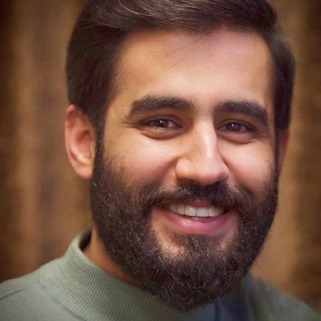 پای غمت گیرم حسین نوشته ی کتاب تقدیرم حسین/از غیر تو سیرم حسین؛ آخر یه شب تو روضه میمیرم حسین
