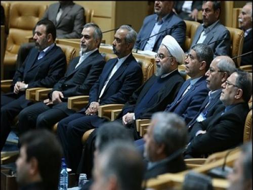 دولت روحانی در اقتصاد "رد" شد /باید دید در یک سال باقی مانده دولت می‌تواند کاری برای بهبود وضع اقتصادی کشور انجام دهد؟
