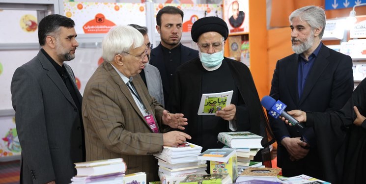 رئیس‌‍جمهور از غرفه‌های مختلف نمایشگاه بین‌المللی کتاب بازدید کرد 