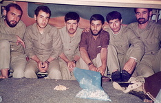 شهیدهاشم ازغدی جوری نماز می خواند که همه محو تماشای او بودند