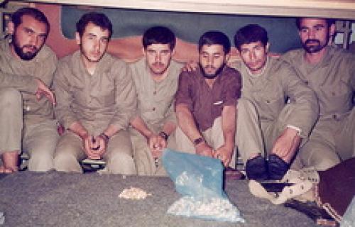 شهیدهاشم ازغدی جوری نماز می خواند که همه محو تماشای او بودند