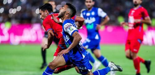 خط حمله استقلال در برابر دیوار پرسپولیس