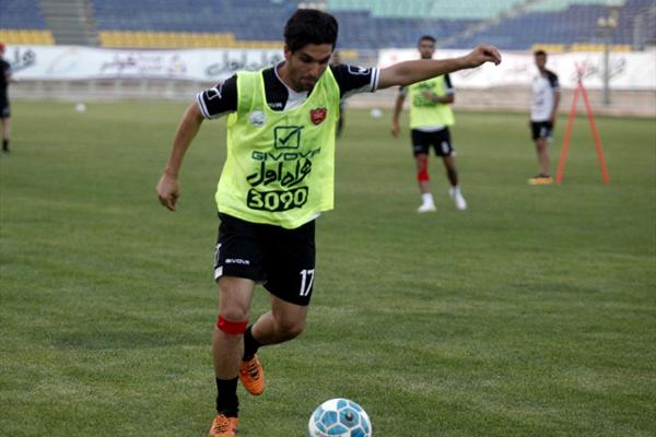 هافبک جنجالی پرسپولیس به ذوب اهن می رود