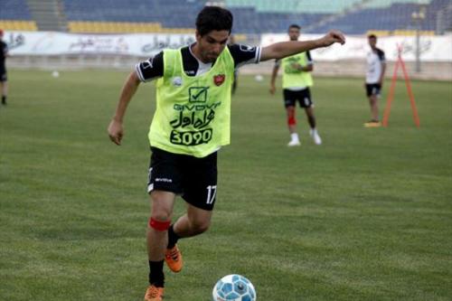 هافبک جنجالی پرسپولیس به ذوب اهن می رود
