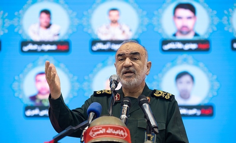  سرلشکر سلامی: در همه نبردها استخوان‌های‌ دشمن را خرد کرده‌ایم/ آمریکا ‌با ذلت از منطقه فرار کرد‌ 