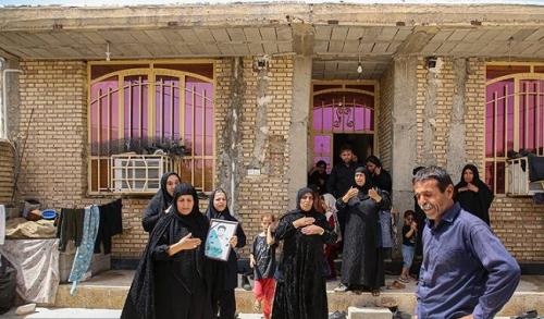 عکس/ سوگواری خانواده شهید حادثه تروریستی ایذه