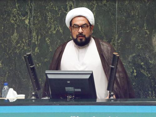  یک فرد جوان بطری بنزین ۲-۳ لیتری را روی من ریخت / می خواست بنده را آتش بزند اما فندک روشن نشد