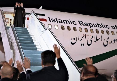رئیسی کامپالا را به مقصد هراره ترک کرد 