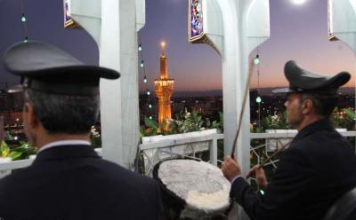عکس/مراسم نقاره زنی در حرم مطهر امام رضا (ع)