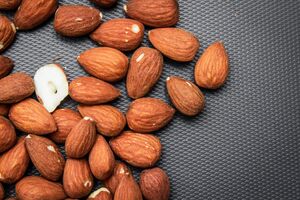 عوارض جدی مصرف زیاد بادام 