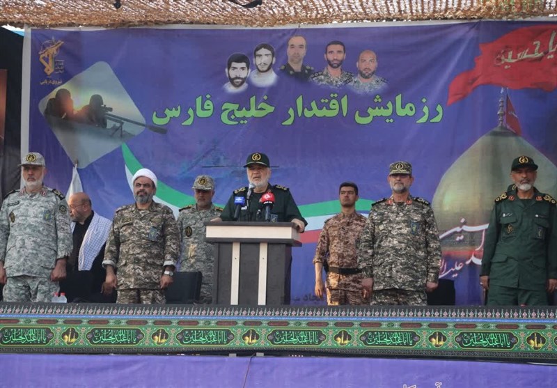 در رزمایش دریایی سپاه: تا دست‌ رزمندگان روی ماشه‌ است کشور ایمن خواهد بود 