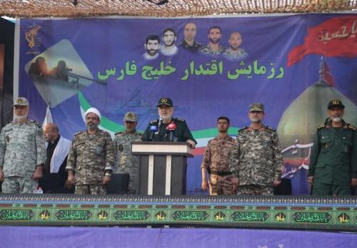 در رزمایش دریایی سپاه: تا دست‌ رزمندگان روی ماشه‌ است کشور ایمن خواهد بود 