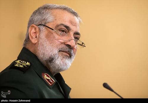  سردار شکارچی: کسانی که طمع به جزایر سه‌گانه ‌‌دارند ‌نوک شمشیرمان را ببینند‌/ دستاوردهای اصلی نظامی را برای غافلگیری گذاشته‌ایم 