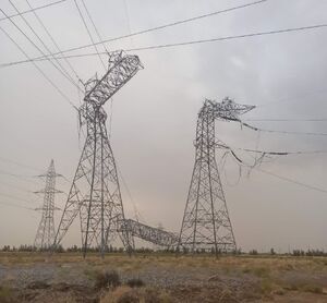  ۹ دکل جنوب کرمان بر اثر طوفان آسیب دید