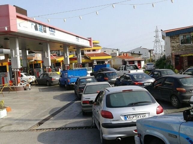 نماینده مجلس درباره «آشفتگی در پمپ بنزین‌های سراسر کشور»: باید جلسه‌ای غیرعلنی در مجلس برگزار شود تا مسئولان در این رابطه شفاف سازی کنند 