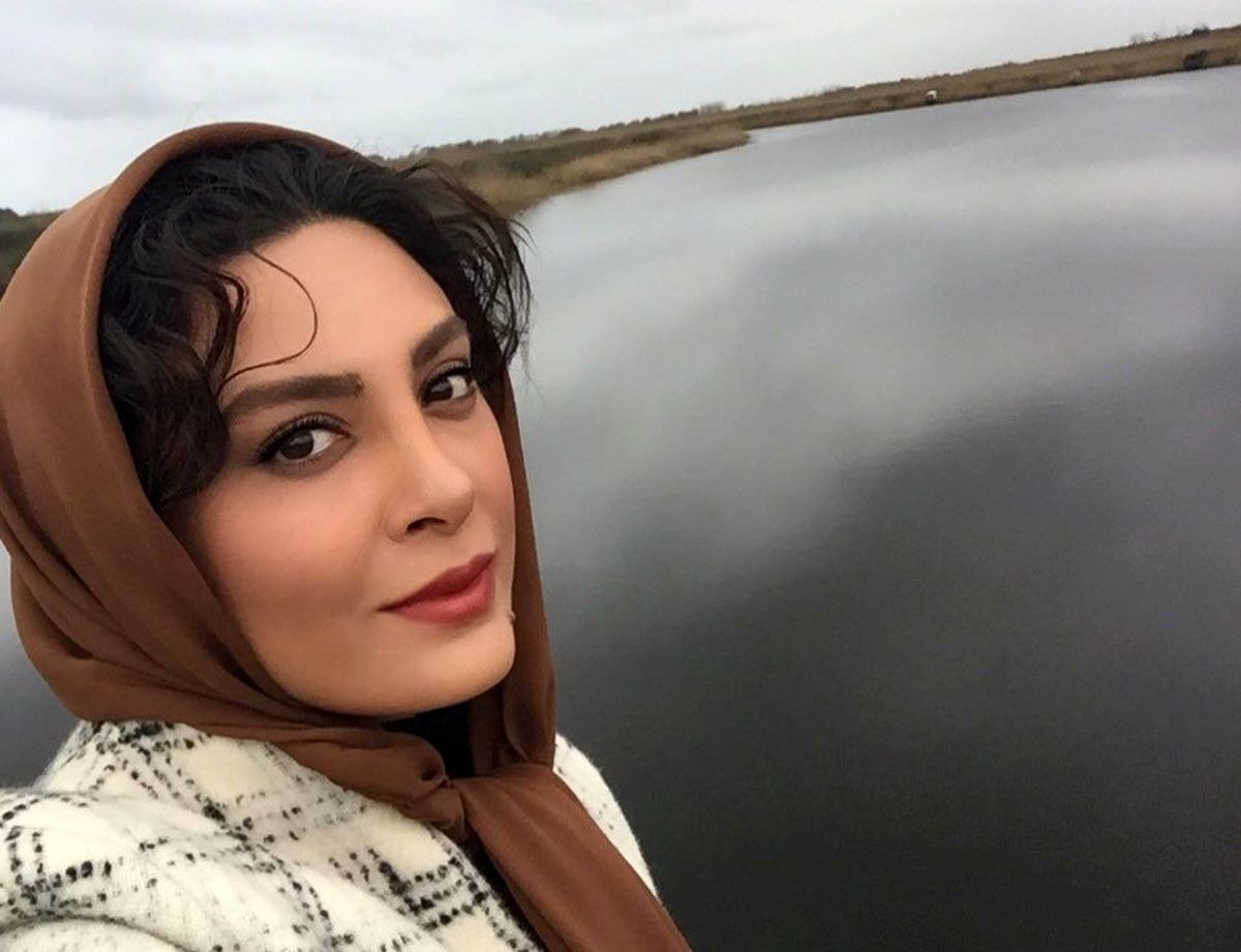  سلفی بدون آرایش خانم بازیگر در ماشین 