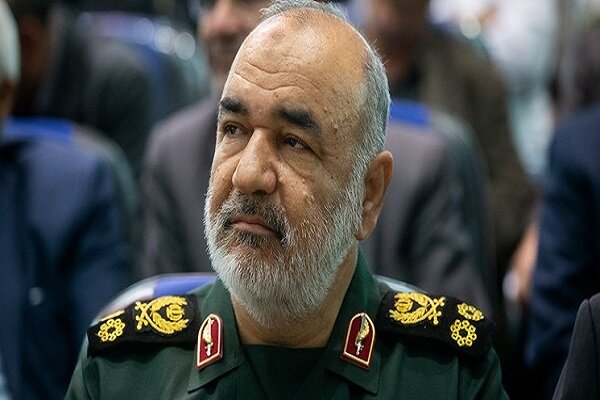 دیدار فرمانده کل سپاه با خانواده‌های حادثه شاهچراغ